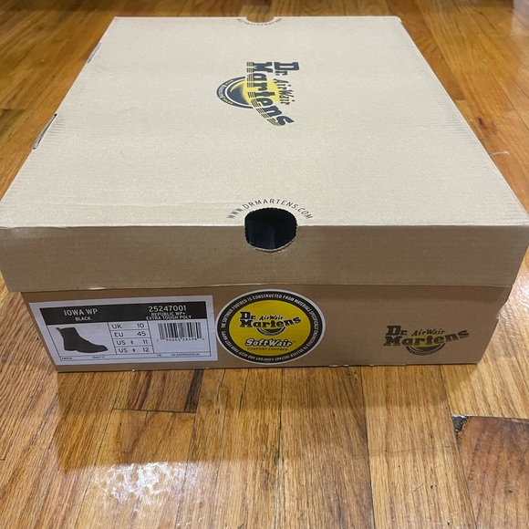 Brand new in box (NEVER WORE) Dr. Marten size 11 Snow & Rain boots. - Picture 10 of 12